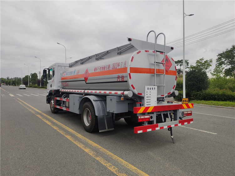 Dongfeng D9 4x2 15000L Fuel Tank Truck