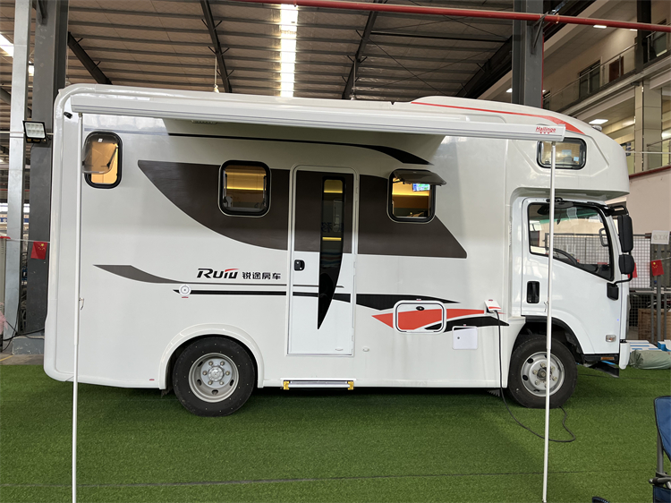 ISUZU 700P 4x2 Luxury RV Caravan Mobile Touring Truck