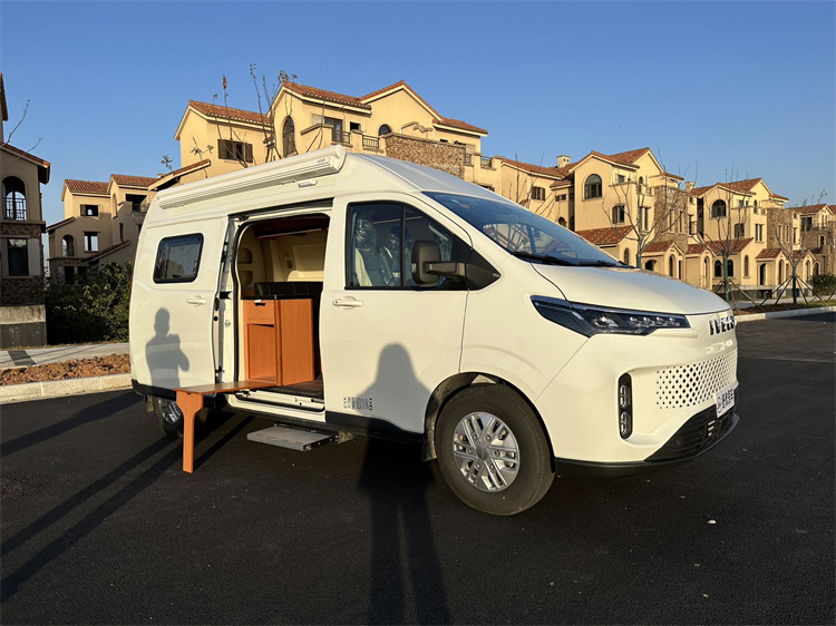 IVECO Juxing 9AT Class-B RV Motorhome Mini Caravan