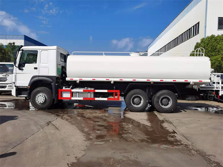 SINOTRUK HOWO 6x4 20m3 Water Tanker Truck