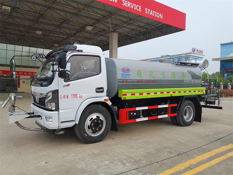 Dongfeng 4x2 8000L Water Spray Truck