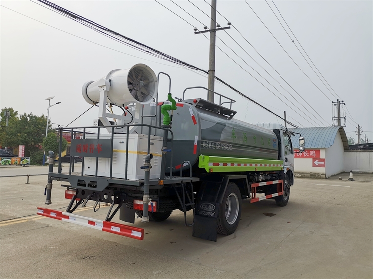 Dongfeng 4x2 8000L Water Spray Truck