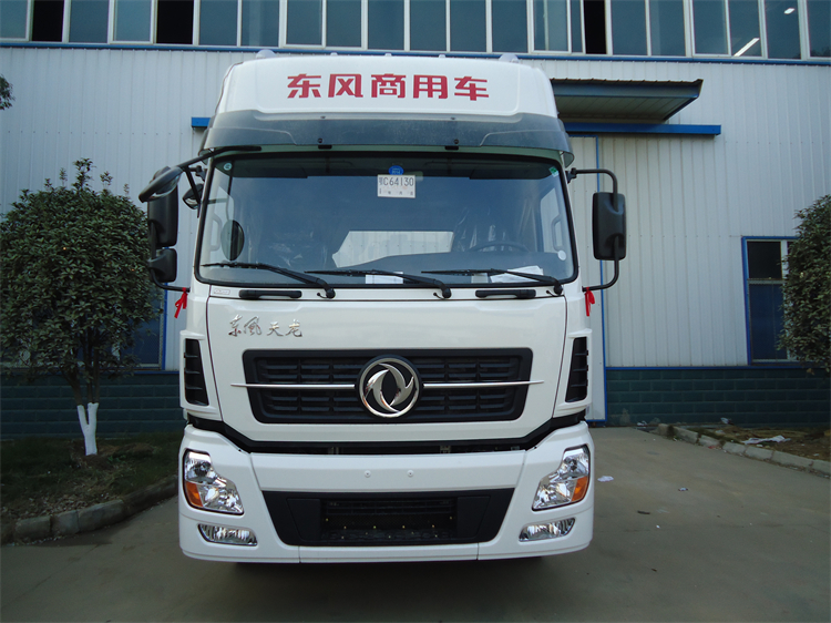 Dongfeng Tianlong 6x4 375HP Tractor Truck