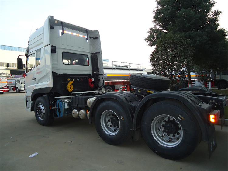 Dongfeng Tianlong 6x4 375HP Tractor Truck