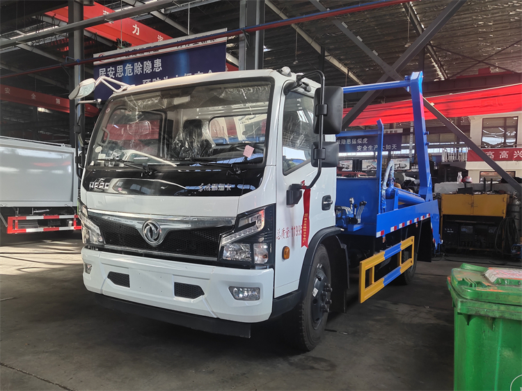 Dongfeng 4x2 5000L Skip Loader Garbage Truck