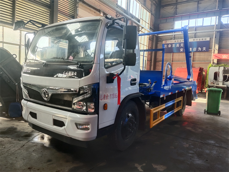 Dongfeng 4x2 5000L Skip Loader Garbage Truck