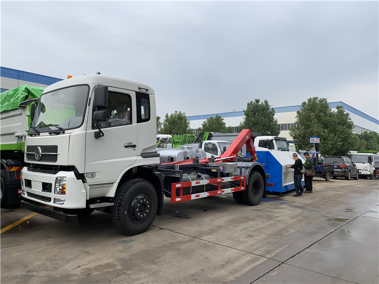 Dongfeng 4x2 12000L Arm-roll Garbage Truck