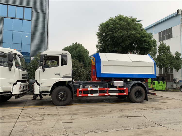 Dongfeng 4x2 12000L Arm-roll Garbage Truck