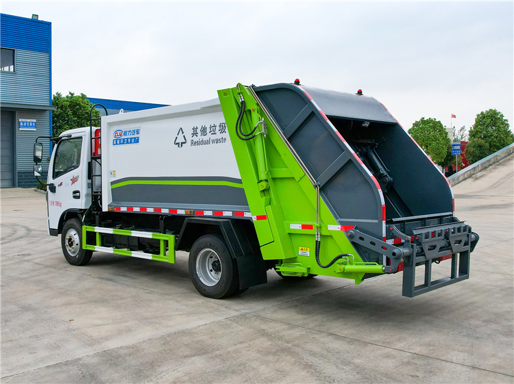 Dongfeng 4x2 5-6m3 Compactor Garbage Truck