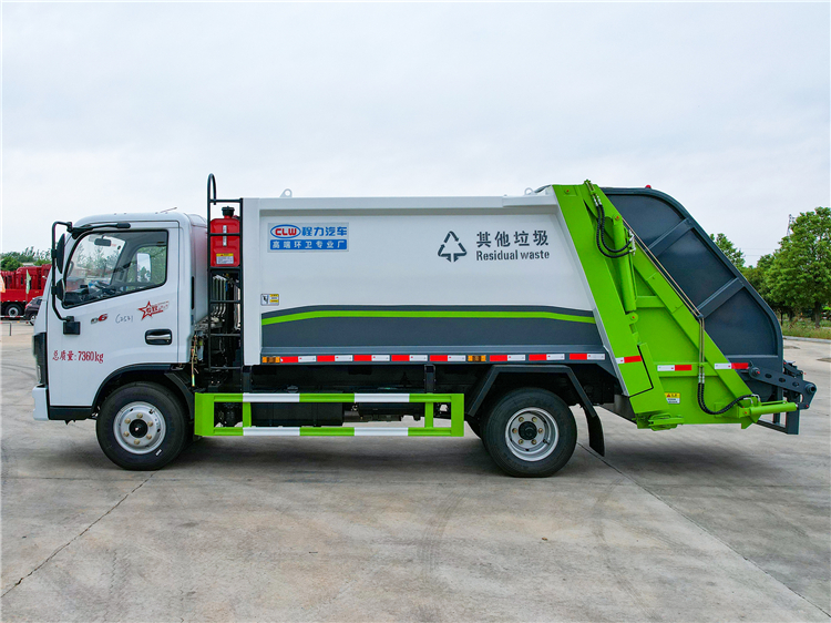 Dongfeng 4x2 5-6m3 Compactor Garbage Truck