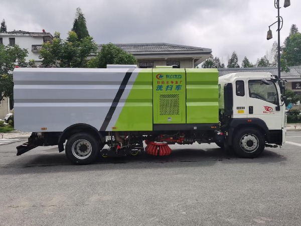 SINOTRUK HOWO 4x2 Road Sweeping Washing Truck