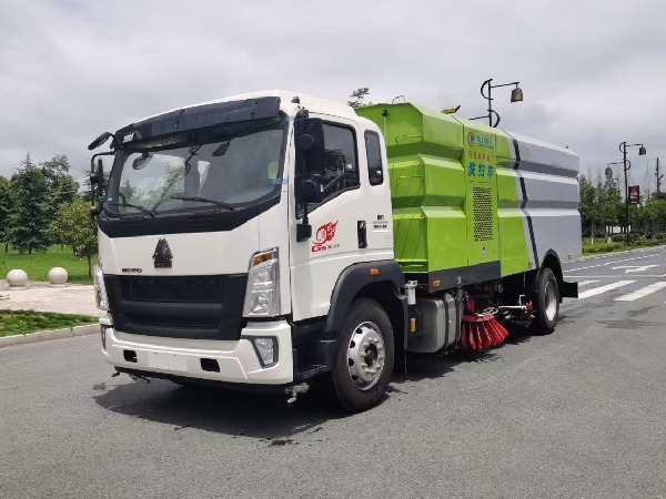 SINOTRUK HOWO 4x2 Road Sweeping Washing Truck