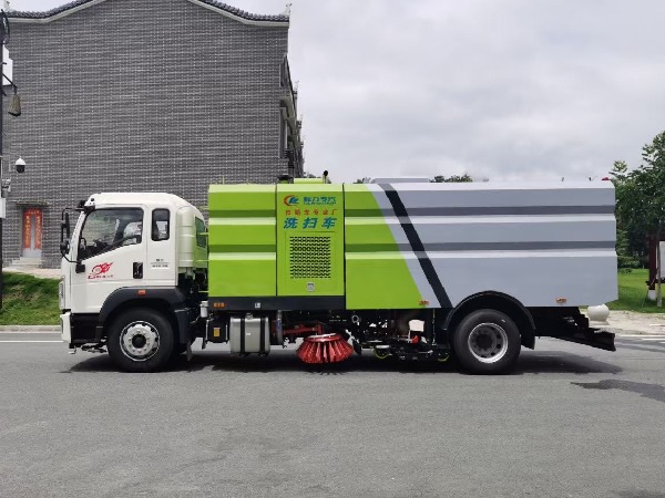 SINOTRUK HOWO 4x2 Road Sweeping Washing Truck