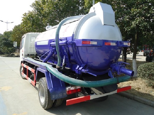 Dongfeng 3000-4000L Sewage Suction Truck