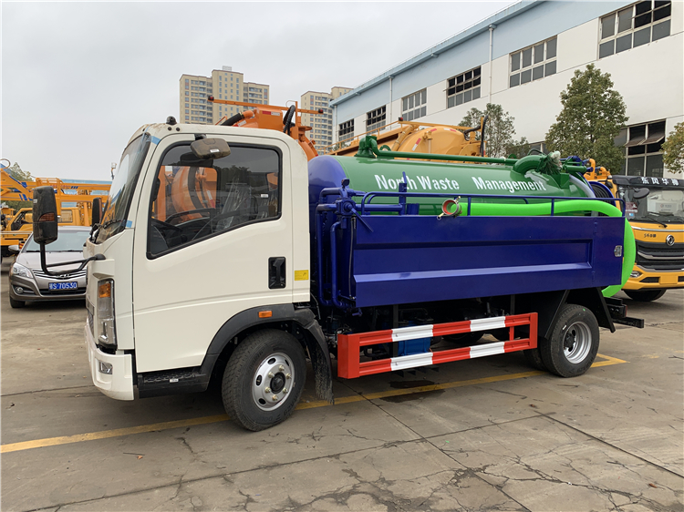 SINOTRUK HOWO 4x2 Sewer Cleaning Sewage Suction Truck