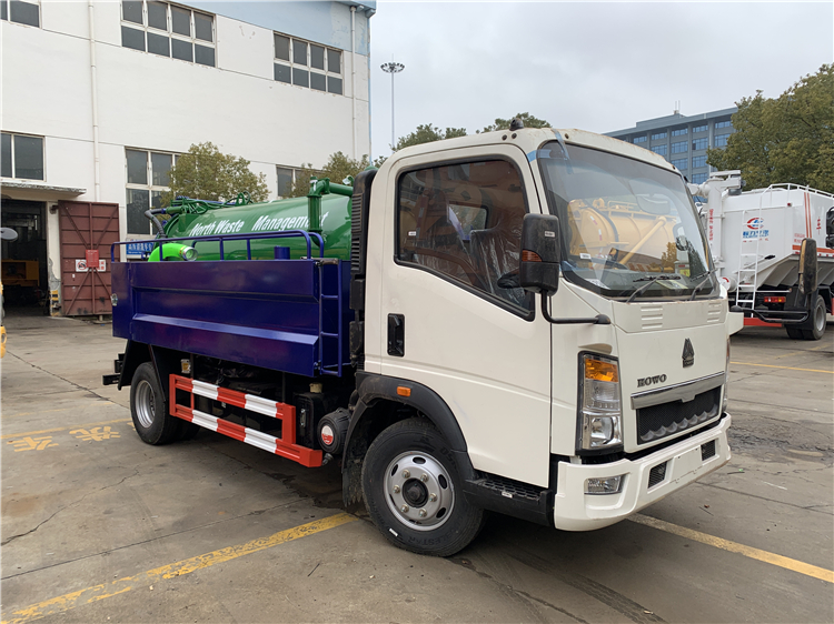 SINOTRUK HOWO 4x2 Sewer Cleaning Sewage Suction Truck