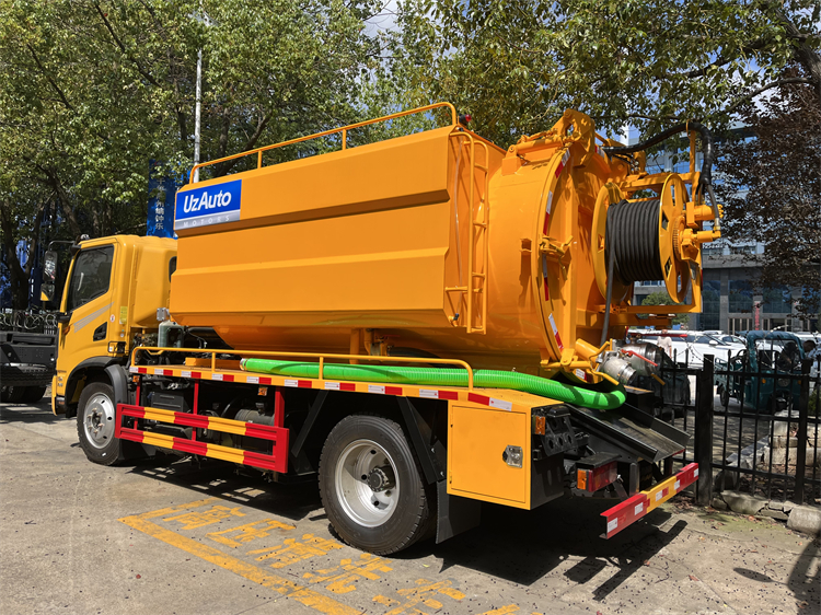 Dongfeng 4x2 10m3 Cleaning & Sewage Suction Truck