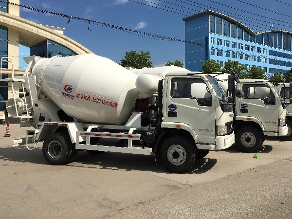 YUEJIN 4x2  Mini Concrete Mixer Truck 3-4m3