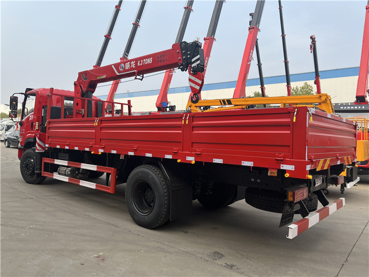 Dongfeng D1 4x2 Truck With Crane