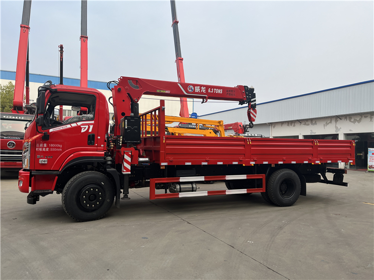 Dongfeng D1 4x2 Truck With Crane