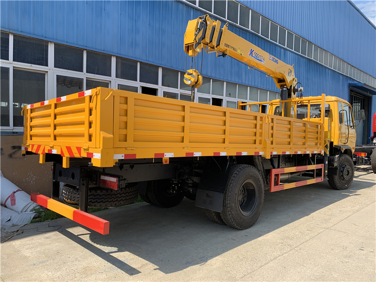 Dongfeng 153 RHD 4x2 Truck Mounted Crane