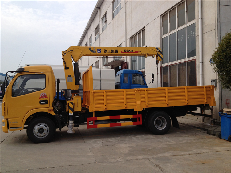 Dongfeng DLK 4x2 Truck Mounted 4T Crane