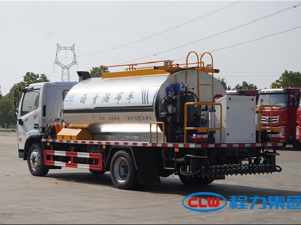 Dongfeng D7 4x2 6000L Asphalt Distributor Truck