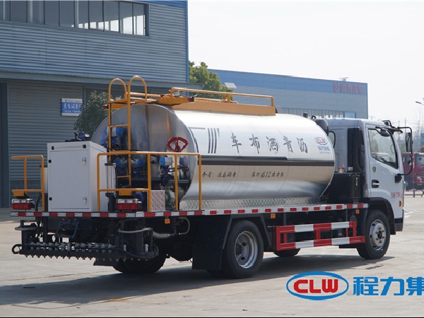 Dongfeng D7 4x2 6000L Asphalt Distributor Truck