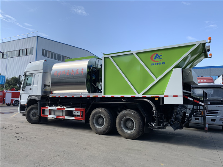 SINOTRUK HOWO 6x4 Asphalt Synchronous Chip Sealer Truck