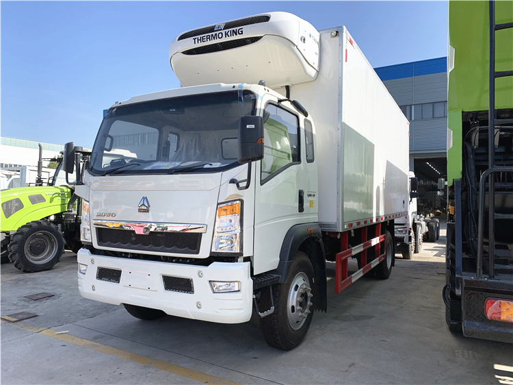 SINOTRUK HOWO 4x2 8-10T Refrigerated Truck