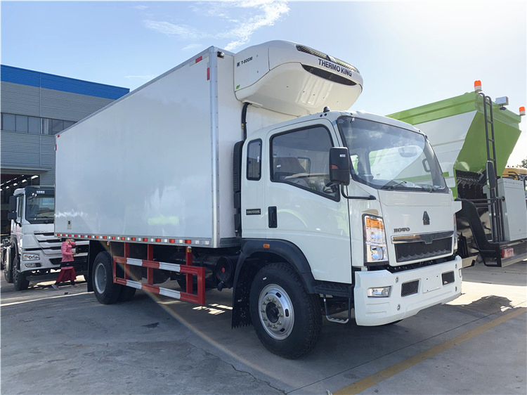 SINOTRUK HOWO 4x2 8-10T Refrigerated Truck