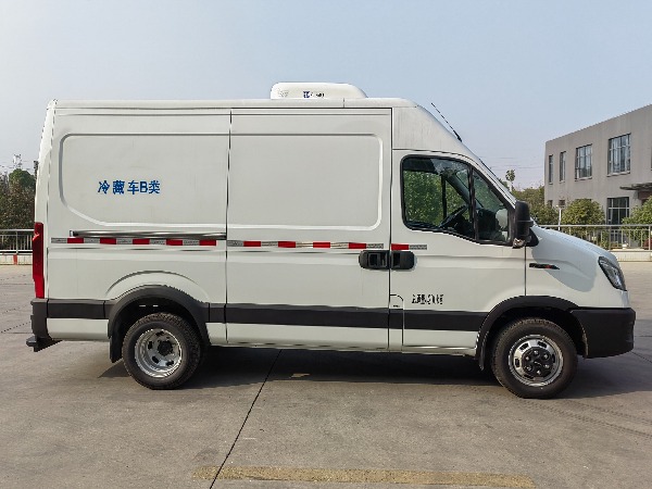 IVECO DAILY 8AT 4x2 2-3T Refrigerated Van Truck