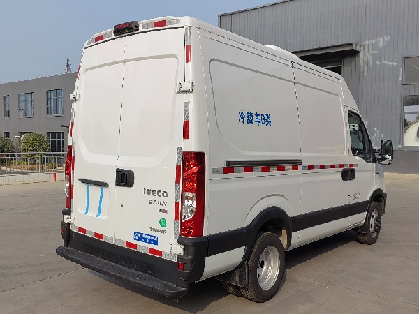 IVECO DAILY 8AT 4x2 2-3T Refrigerated Van Truck