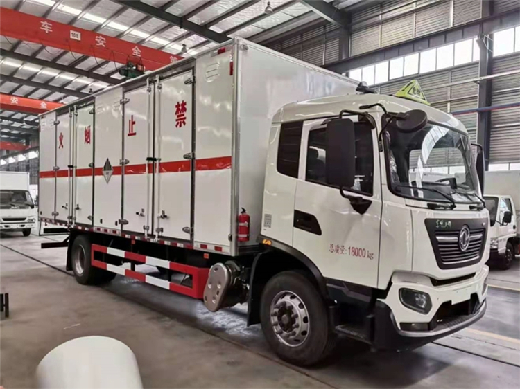 Dongfeng KR 4x2 6.6m Explosive Transport Truck