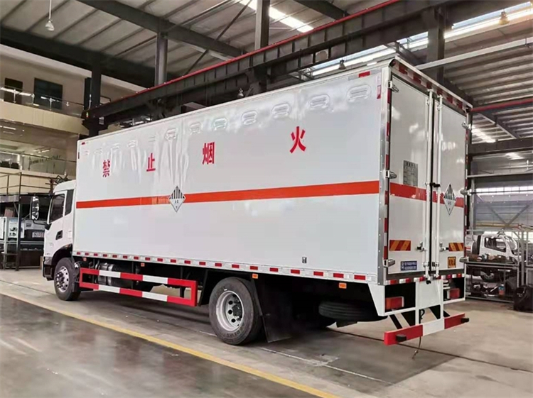 Dongfeng KR 4x2 6.6m Explosive Transport Truck