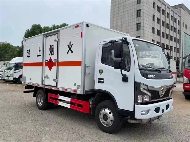 Dongfeng 4x2 4.1m Explosive Transport Truck