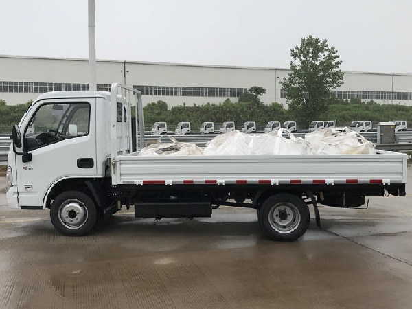 YUEJIN S70 4x2 2T Mini Cargo Truck