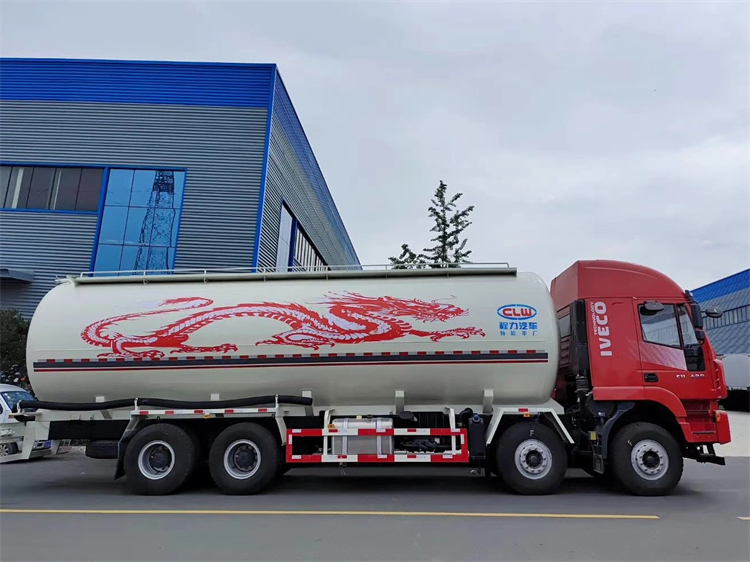 GENLYON IVECO 8x4 30m3 Bulk Cement Truck