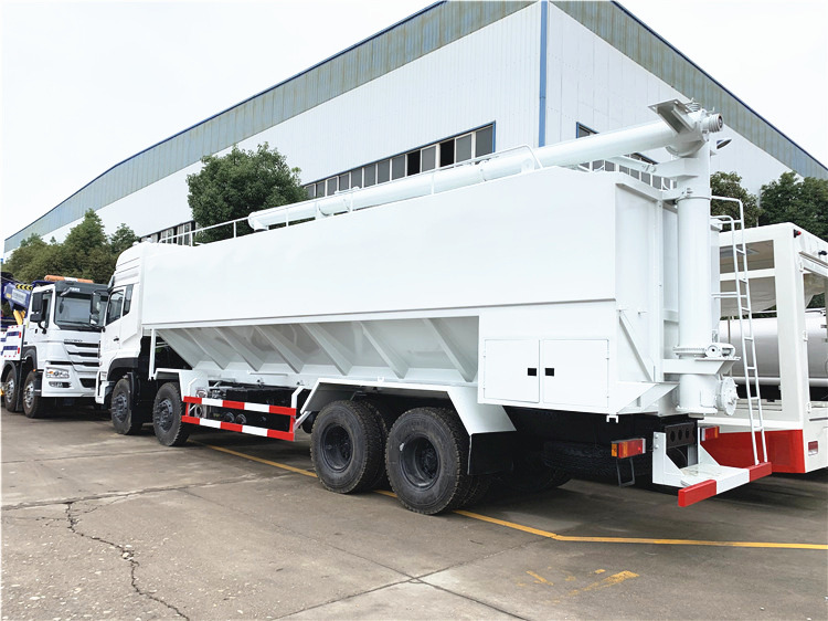 Dongfeng Kinland 8x4 40m3 Bulk Feed Truck