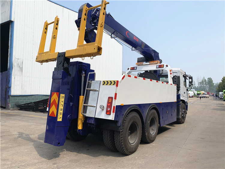 Dongfeng 6x4 20T Wrecker Truck With Crane