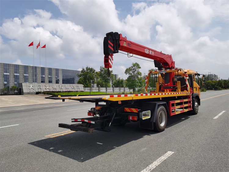 HOWO G5X 4x2 Rollback Tow Truck Mounted Crane