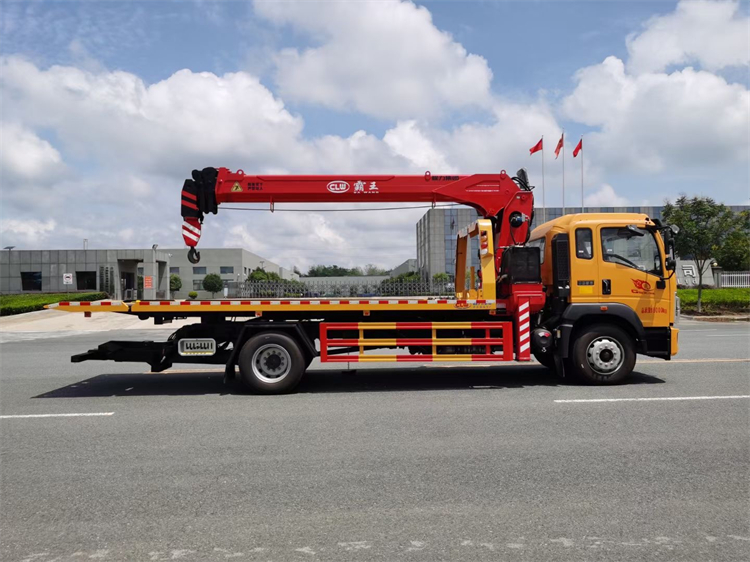 HOWO G5X 4x2 Rollback Tow Truck Mounted Crane