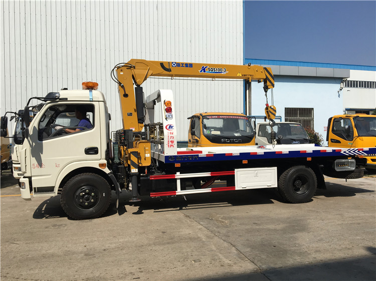 Dongfeng DLK 4x2 Wrecker Truck With Crane