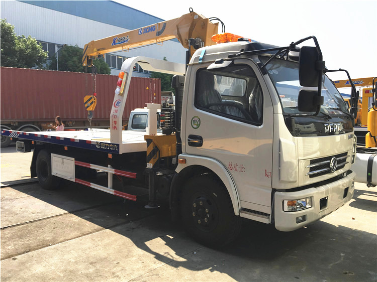 Dongfeng DLK 4x2 Wrecker Truck With Crane