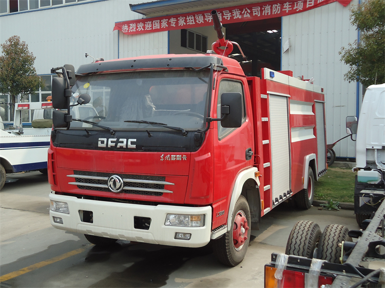 Dongfeng DLK 4x2 4000L Fire Fighting Truck