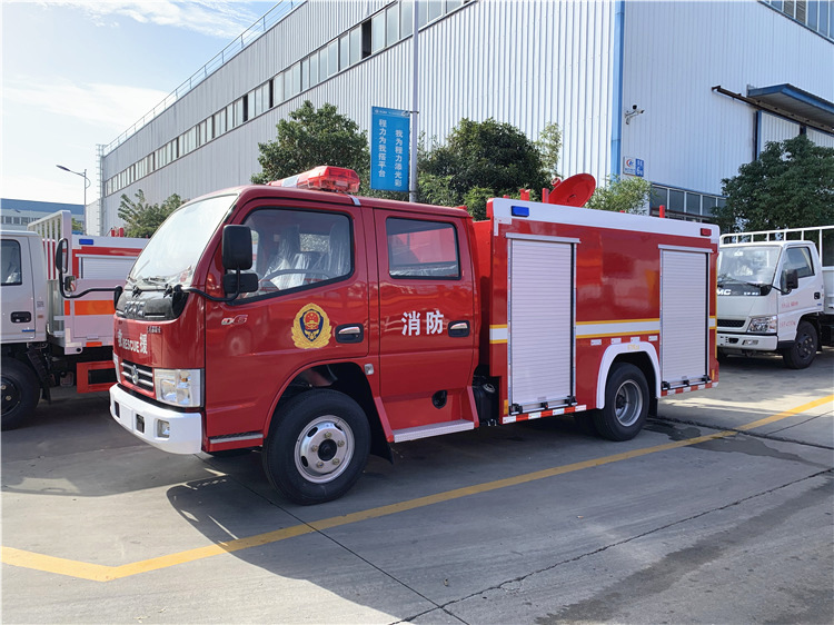 Dongfeng 4x2 3000L Fire Engine Water Fire Truck