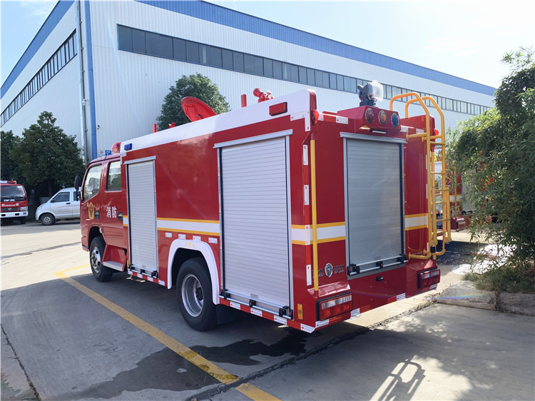 Dongfeng 4x2 3000L Fire Engine Water Fire Truck