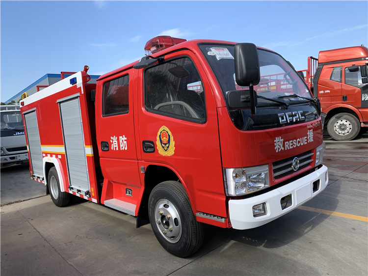 Dongfeng 4x2 3000L Fire Engine Water Fire Truck