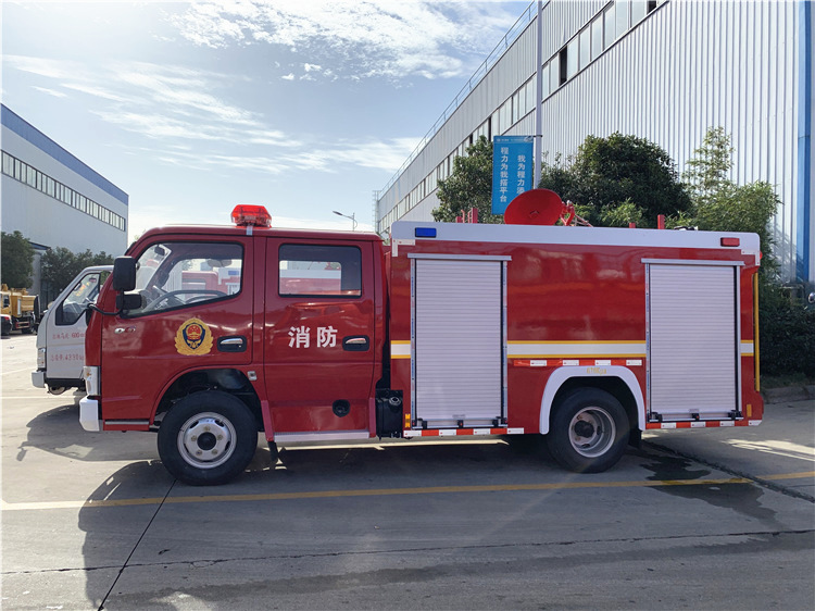 Dongfeng 4x2 3000L Fire Engine Water Fire Truck