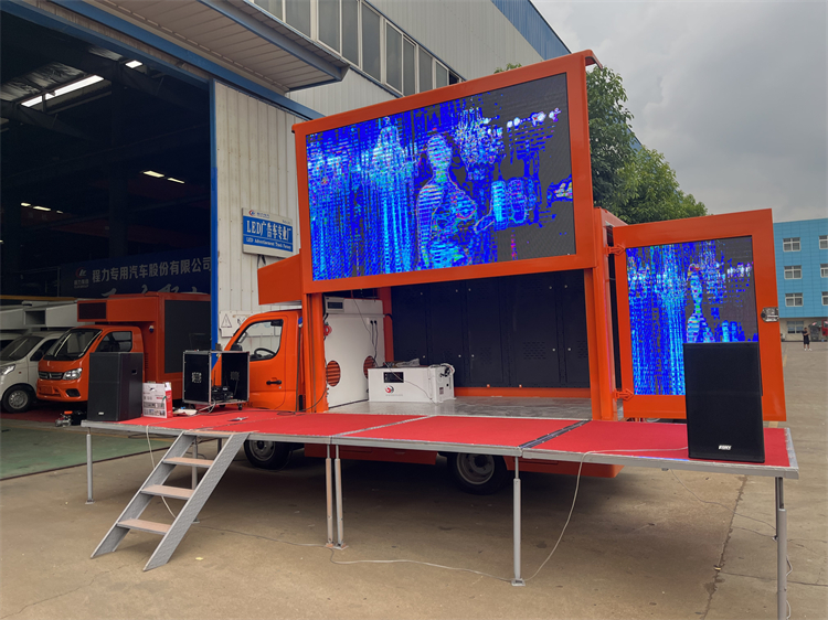 FOTON M1 4x2 Mini Led Advertising Mobile Led Screen Truck